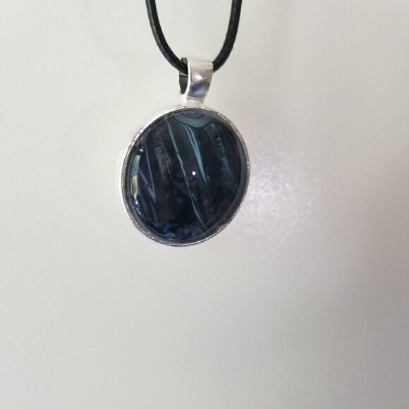 Abstract Pendant Necklace Unisex - Picture 3 of 7